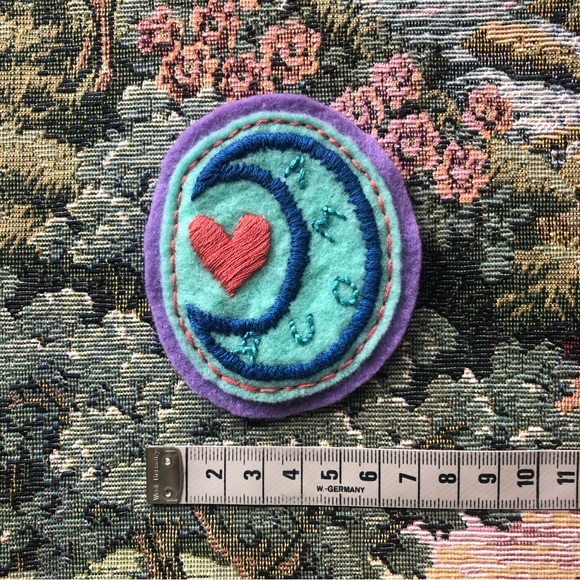 🧵 Sew-on patch - Moon & « Amour » - handmade - Picture 3 of 3